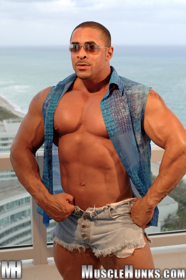 Eddie-Camacho-Muscle-Hunks-nude-gay-bodybuilders-porn-muscle-men-muscled-hunks-big-uncut-cocks-tattooed-ripped-07-gallery-video-photo